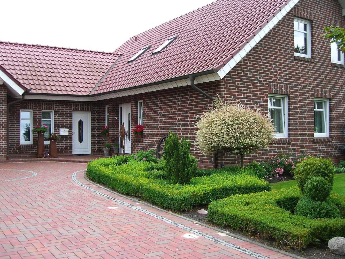 Ferienwohnung Rossis Nuest, 31516 Uplengen Екстер'єр фото